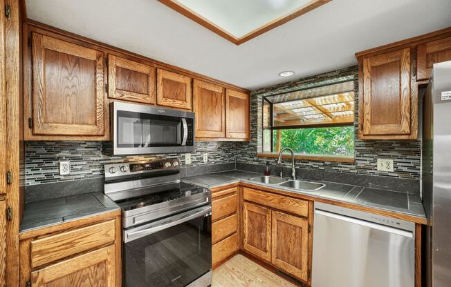 3-bed/2.5-bath Tri-Level Home on Lea Hill!