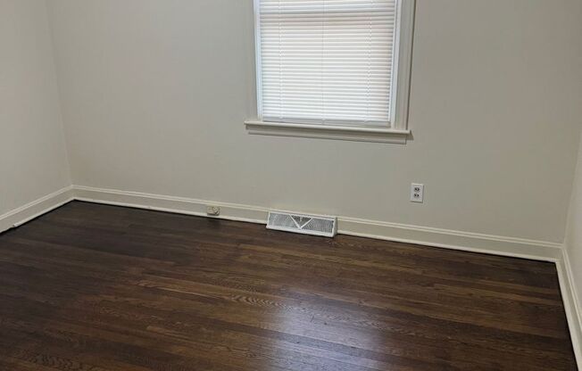 3 bedroom 1 bathroom house