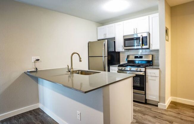 1 bed, 1 bath, 708 sqft, $1,090, Unit 120