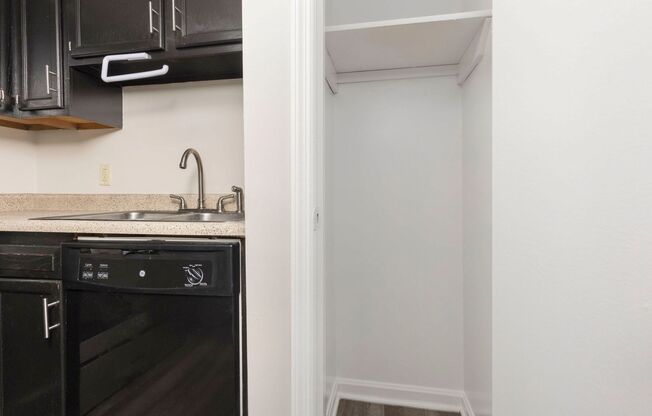 1 bed, 1 bath, $850, Unit 230