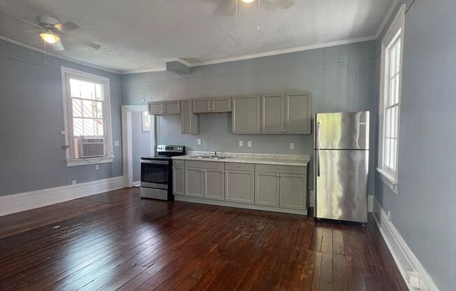 3 beds, 1 bath, $3,450, Unit Unit 5