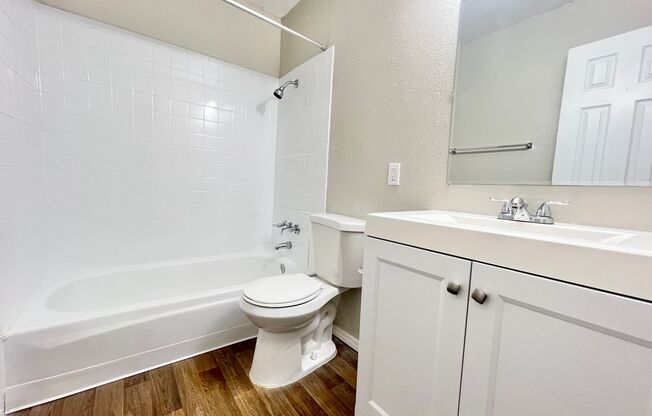 2 beds, 1 bath, 905 sqft, $995, Unit 1405-B