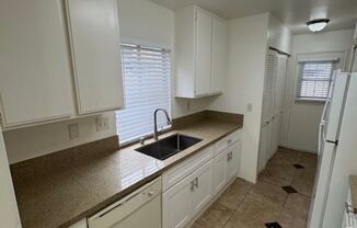 Extra large 3bd/2ba 2 story townhome with patio/backyard
