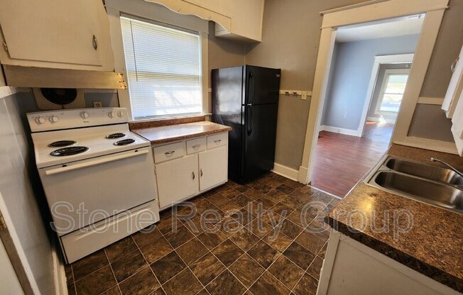 2 beds, 1 bath, $900