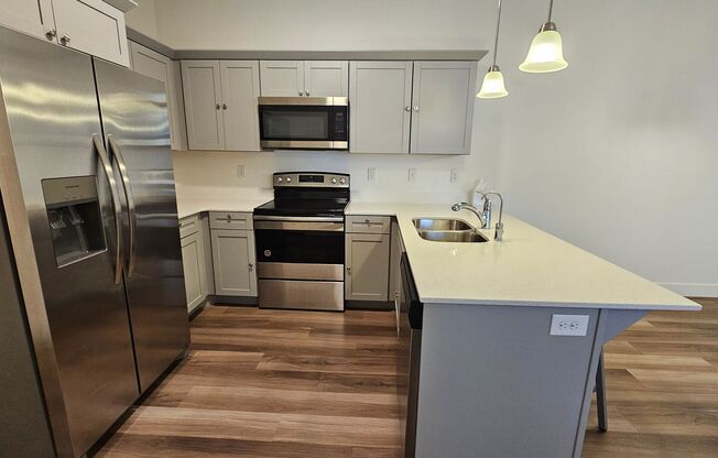 3 beds, 2 baths, $1,999, Unit #250