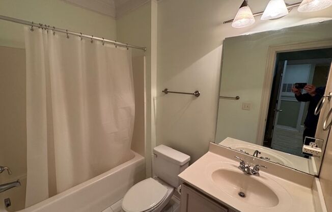 1 bed, 1.5 baths, $1,150, Unit #104