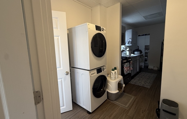2 beds, 1 bath, 900 sqft, $2,850, Unit 2