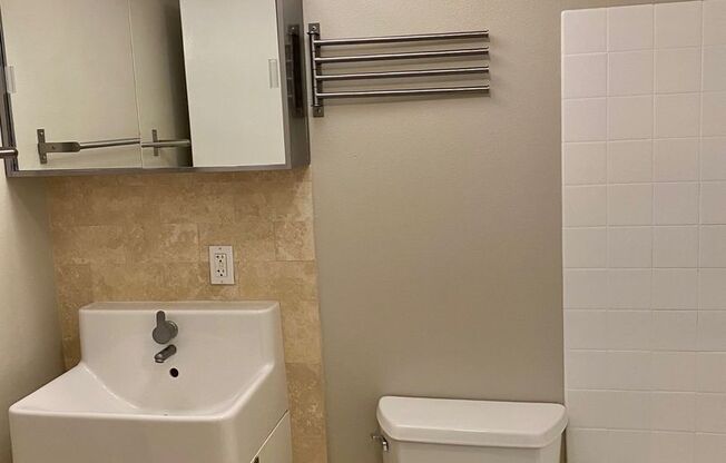 1 bed, 1 bath, 646 sqft, $1,450, Unit 403