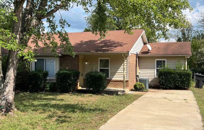 3 Bedroom Townhome in North Murfreesboro *Fenced Backyard*