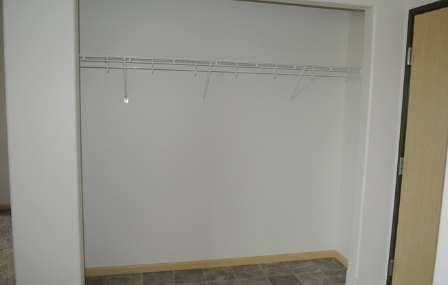 3 beds, 2 baths, $1,425, Unit 206