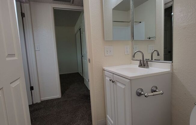 2 beds, 1 bath, 750 sqft, $1,700