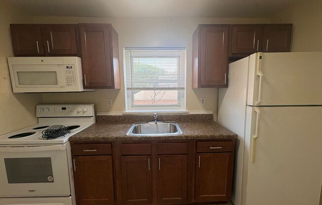 2 beds, 1 bath, $1,150, Unit 2605B