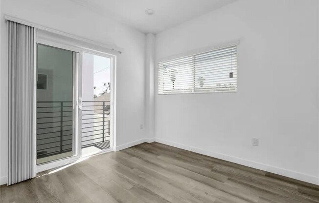 1885 W 20 ST