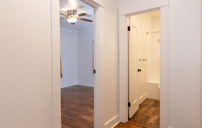 2 beds, 1 bath, $2,500, Unit 603 N. Mott