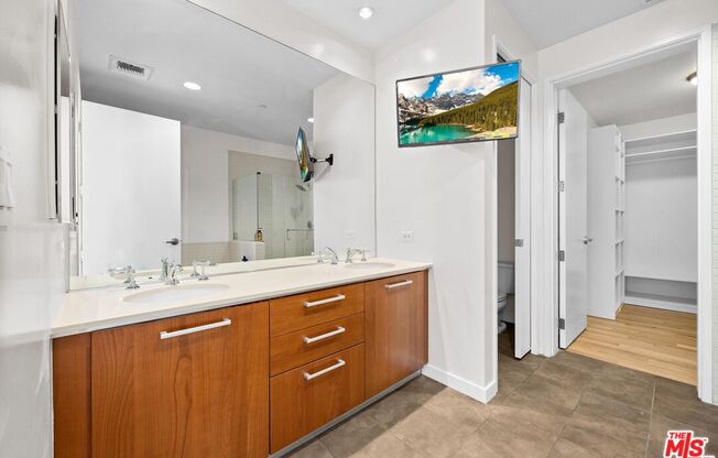 2 beds, 2 baths, 1,930 sqft, $6,000, Unit 1710