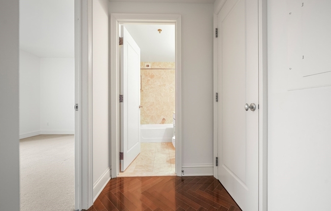 1 bed, 1 bath, 725 sqft, $4,950, Unit 1401
