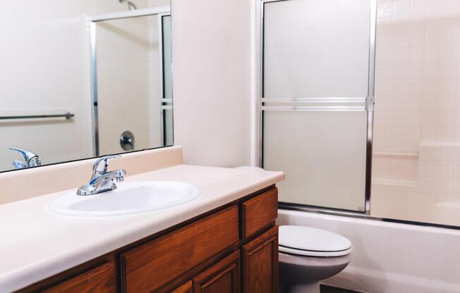 3 beds, 2 baths, 1,213 sqft, $1,900