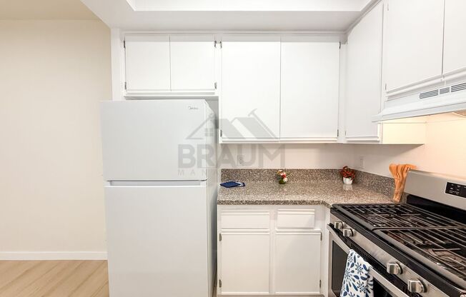 2 beds, 2 baths, 1,000 sqft, $2,350, Unit UNIT 210