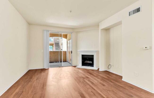 1 bed, 1 bath, 866 sqft, $2,455