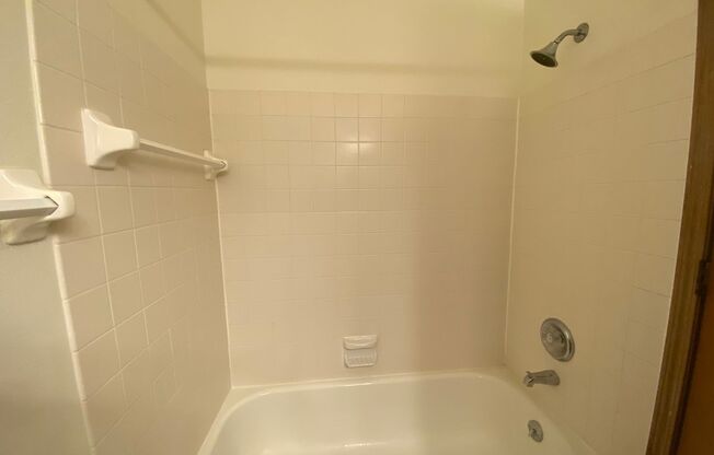 2 beds, 2 baths, 950 sqft, $1,750, Unit 7657CA