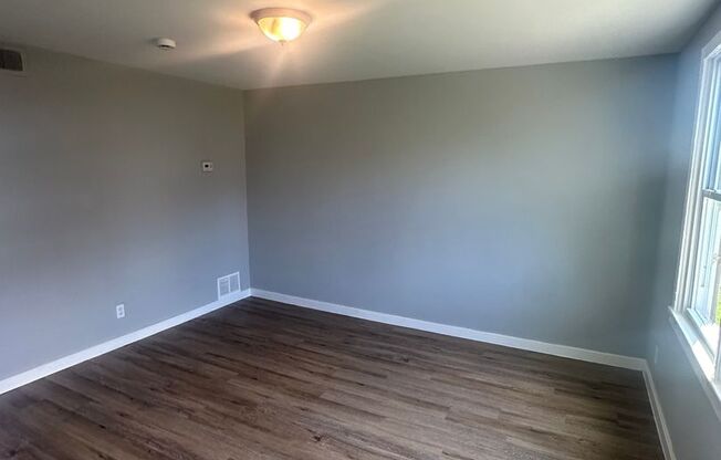 2 beds, 1 bath, $1,100