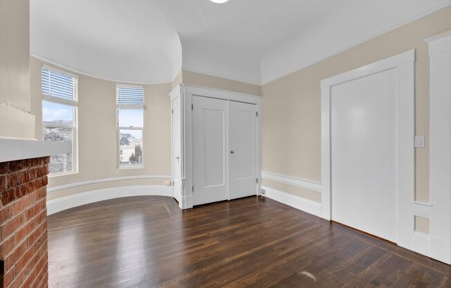 120 Webster Street (737r)