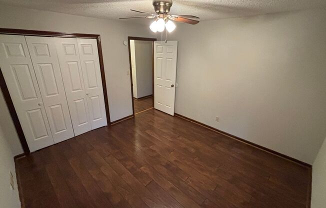 2 beds, 1 bath, $1,095, Unit 115