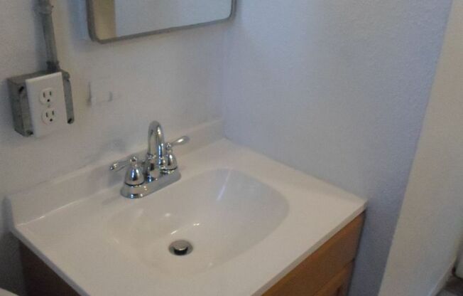 2 beds, 1 bath, $1,685, Unit # LOWER