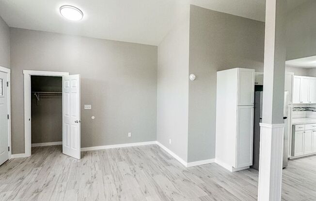 3 beds, 1 bath, 1,000 sqft, $1,975, Unit L1