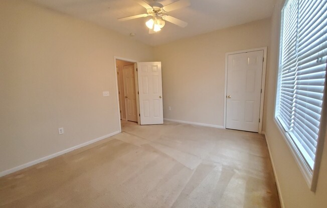 3 beds, 2 baths, $1,400