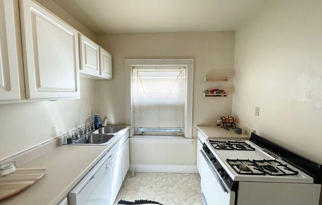 1 bed, 1 bath, $1,015, Unit 7