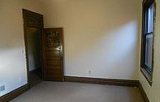 1309 E Carson