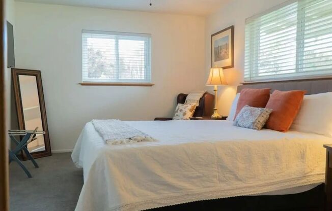 3 Bedroom 2 Bathroom Home in Wine Country!