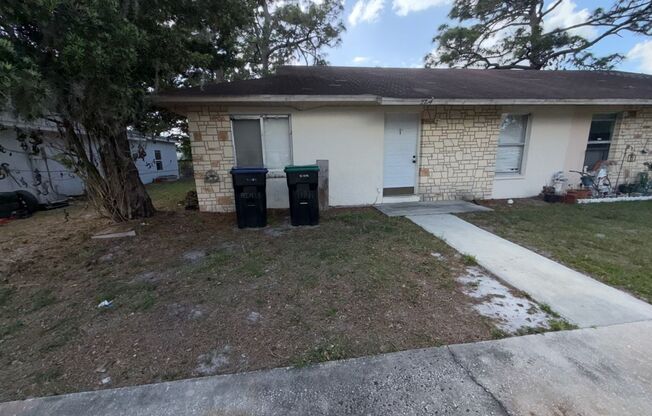 Cozy 2 Bed 2 Bath hlaf Duplex