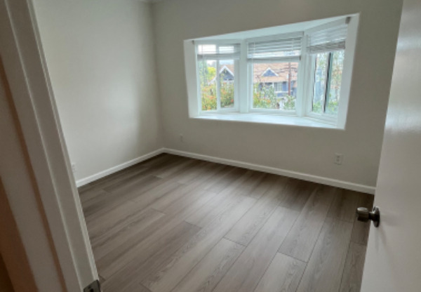 1072 Laguna Ave 10