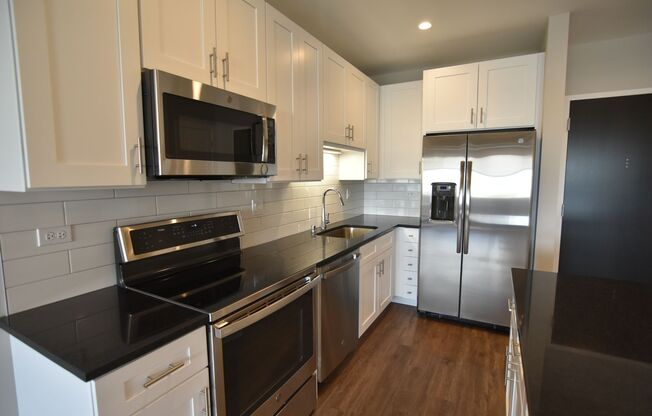 1 bed, 1 bath, 713 sqft, $3,200, Unit 3833-707