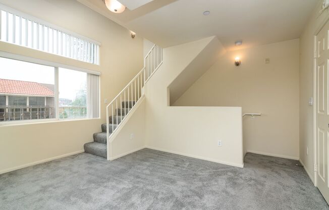 1 bed, 1.5 baths, $2,550, Unit 4