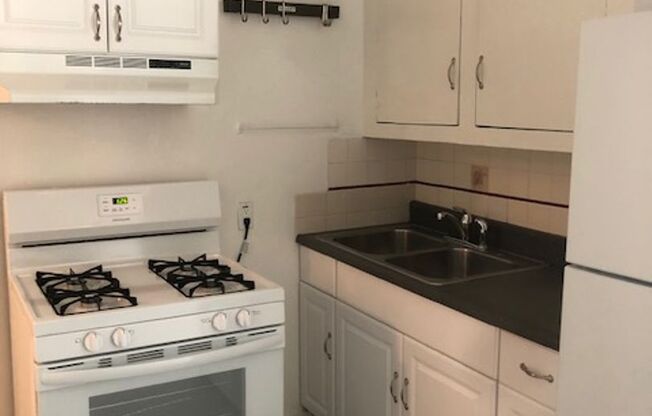 1 bed, 1 bath, $2,795, Unit B