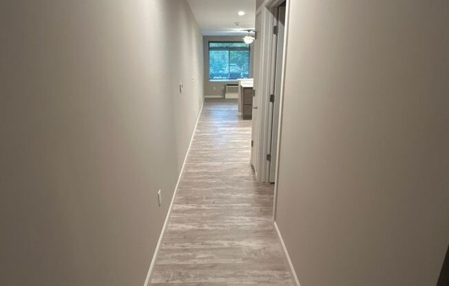 Studio, 1 bath, 500 sqft, $995, Unit 18