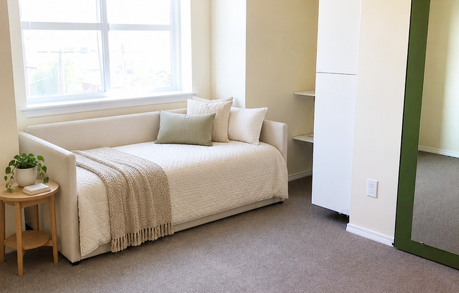 Studio, 1 bath, 152 sqft, $700, Unit C-7
