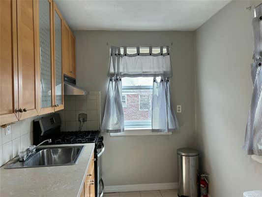 1 bed, 1 bath, 585 sqft, $2,000