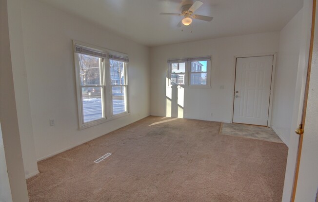 2 beds, 1.5 baths, 1,100 sqft, $795, Unit 709