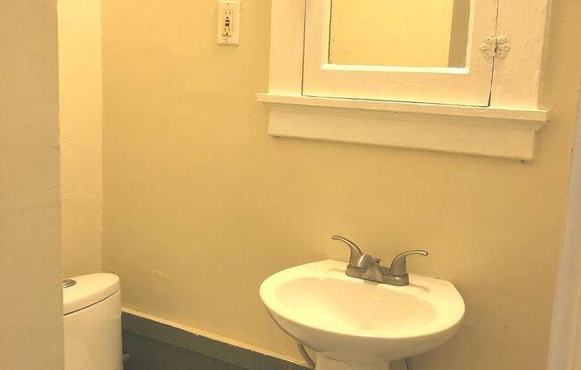 Studio, 1 bath, $775, Unit 20