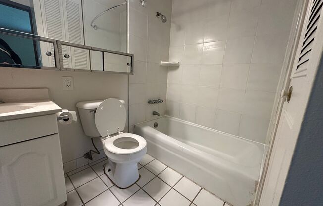 2 beds, 1 bath, $1,375, Unit 307