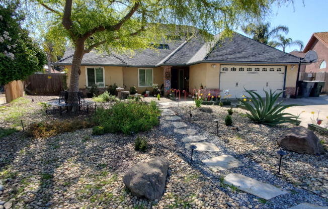 4213 W MENLO AVE