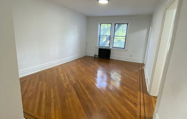 1 bed, 1 bath, 700 sqft, $2,282, Unit A03