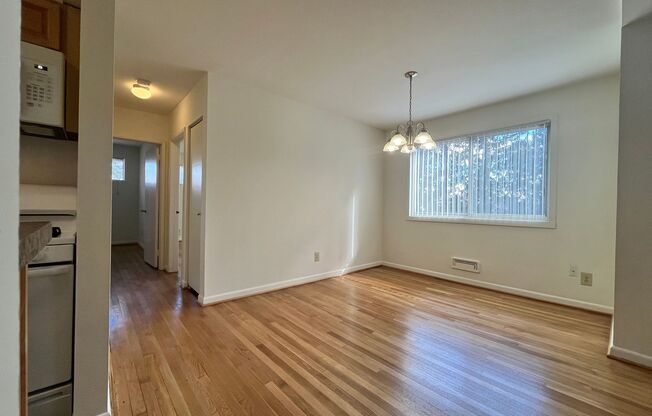 2 beds, 1 bath, 800 sqft, $1,450, Unit 2709-1C