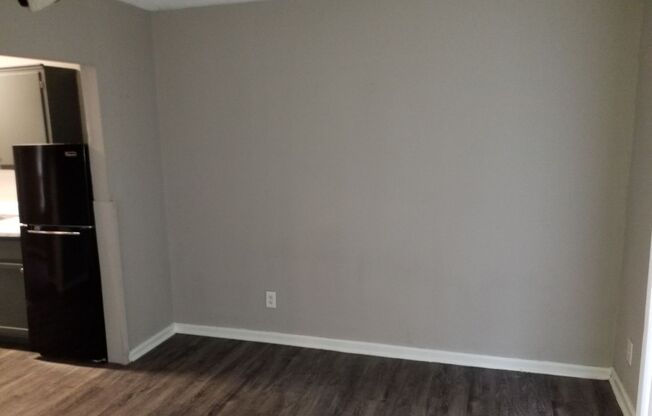 Studio, 1 bath, 800 sqft, $725, Unit 4D