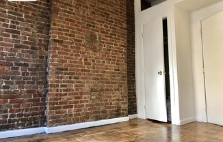 304 W 21 ST