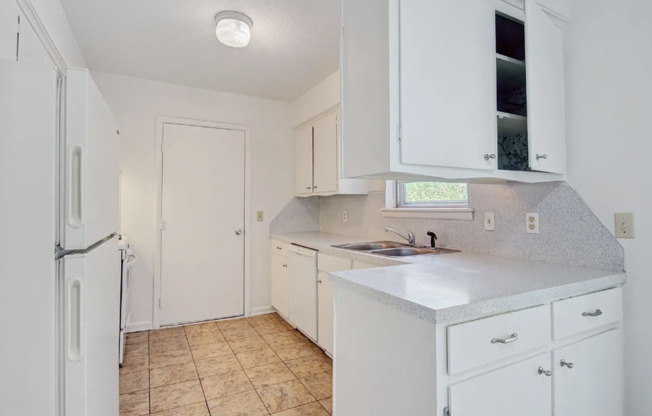 3 beds, 1 bath, $1,225